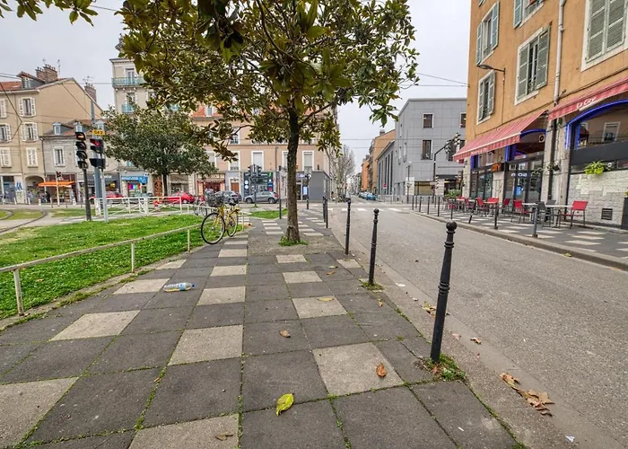 Daire Le Petit Ideal Confort Gare Netflix Stationnement Proche Et Gratuit Grenoble